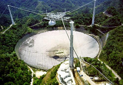 Le télescope d'Aricebo à Porto Rico(Trouvé par Gre@t Puppet) Aricebo