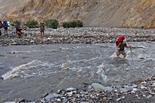 Russian group crosses the Markha river, Hemis National Park, Ladakh, India (2012/08/02)