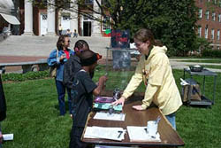 SDU student Jessica explains the planetary alignment.