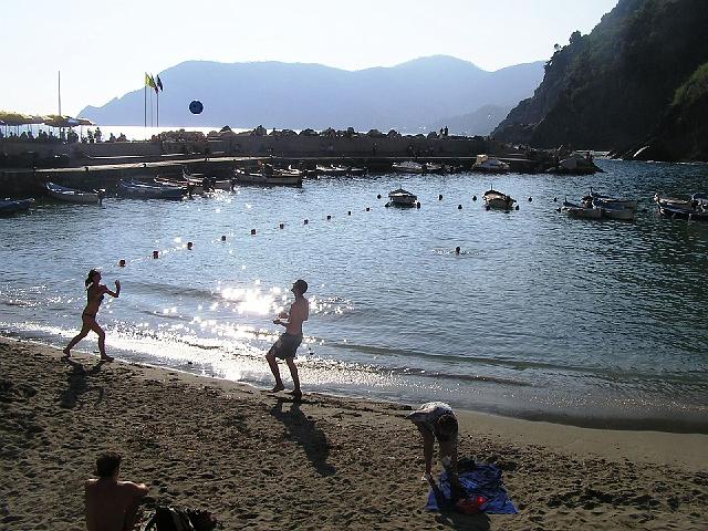 P6181606.JPG - The beach at Vernazza