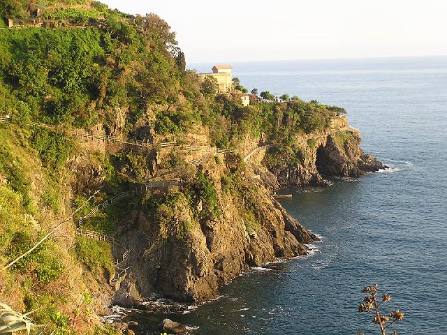 P6181635.JPG - Approaching Manarola