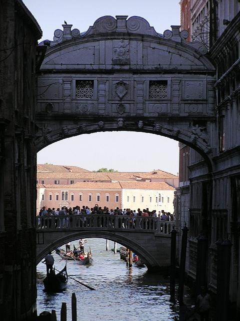 P6211747.JPG - The bridge of sighs (ponte dei sospiri)