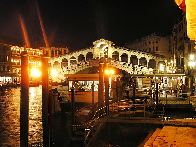 P6211809.JPG - Rialto at night