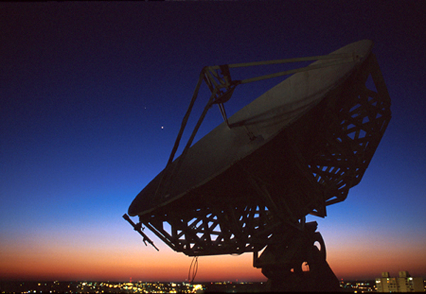 Elizabeth's Venus and Saturn by Radio Telescope